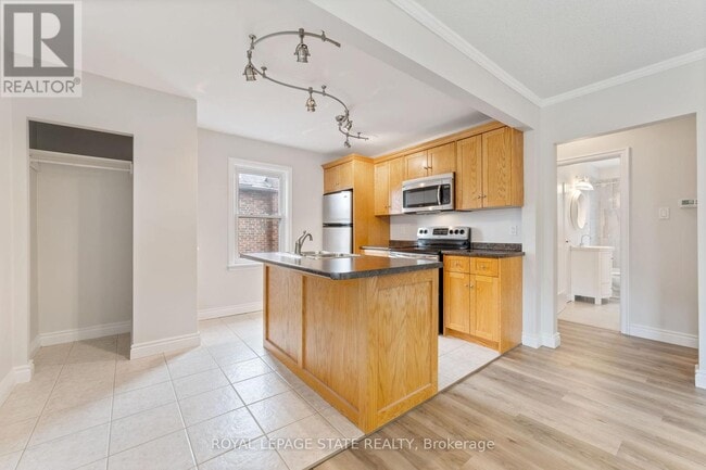 Photo du bâtiment - 65 E 11th St