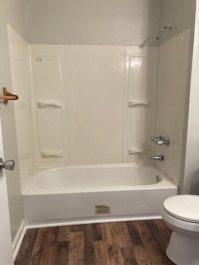 Building Photo - Renovated 2nd-floor condo in Concord!