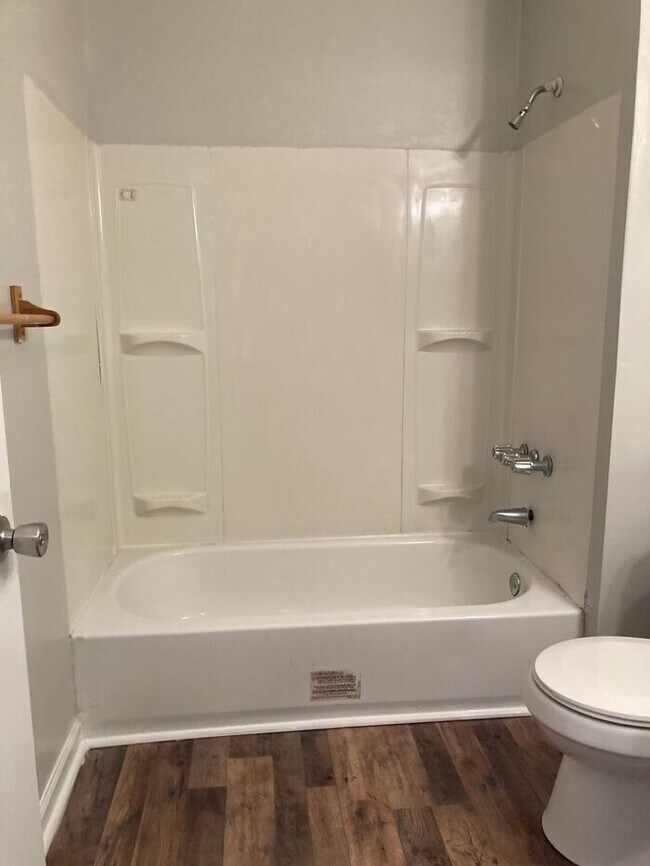 Foto del edificio - Renovated 2nd-floor condo in Concord!