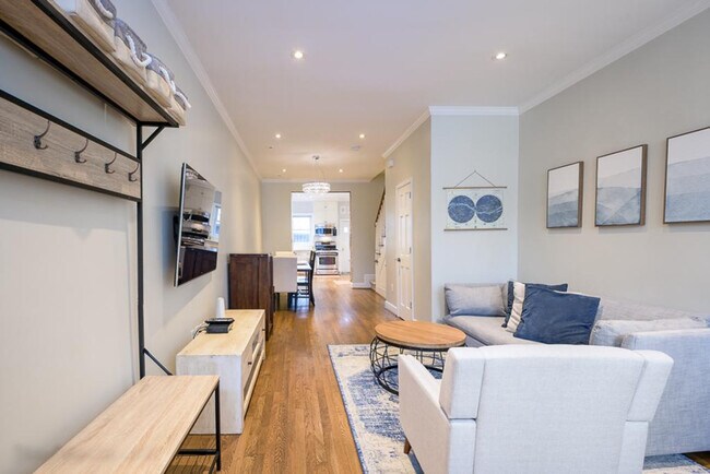 Foto del edificio - 1421 Hopkins St NW