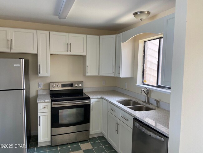 Building Photo - 113 Marin Dr