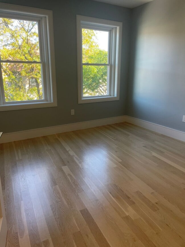 Foto del edificio - Beautiful brand new three bedroom, Laundry in unit