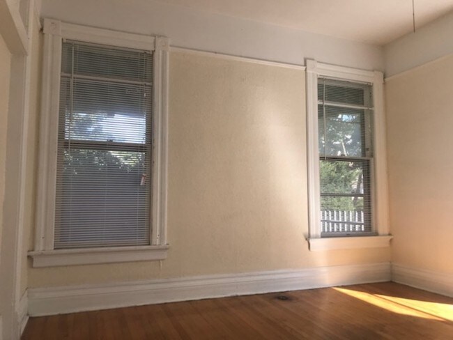 Foto del edificio - 2527 N Murray Ave