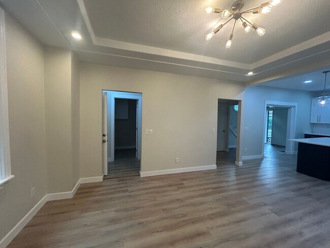 Foto del edificio - 4667 Hamilton Ave