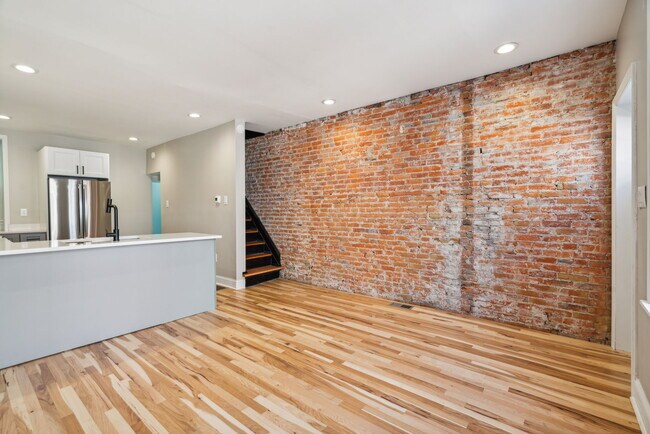 Building Photo - 2120 Latona St