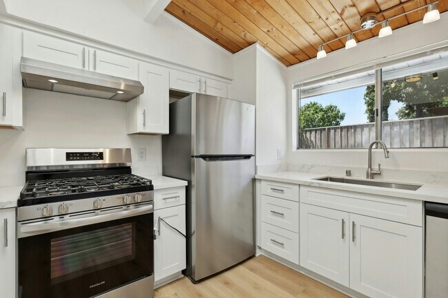 Building Photo - 1521 Terilyn Avenue