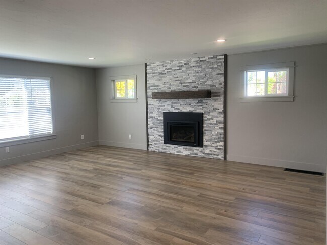 Foto del edificio - 639 NW Elm Ave