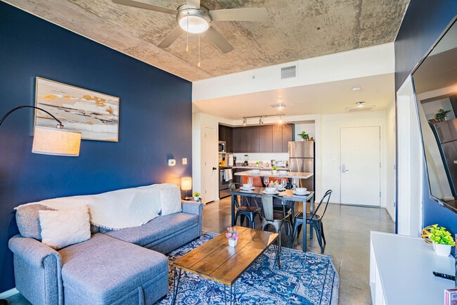 Building Photo - 333 E Roosevelt St