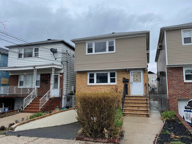 Building Photo - 414 Cator Ave