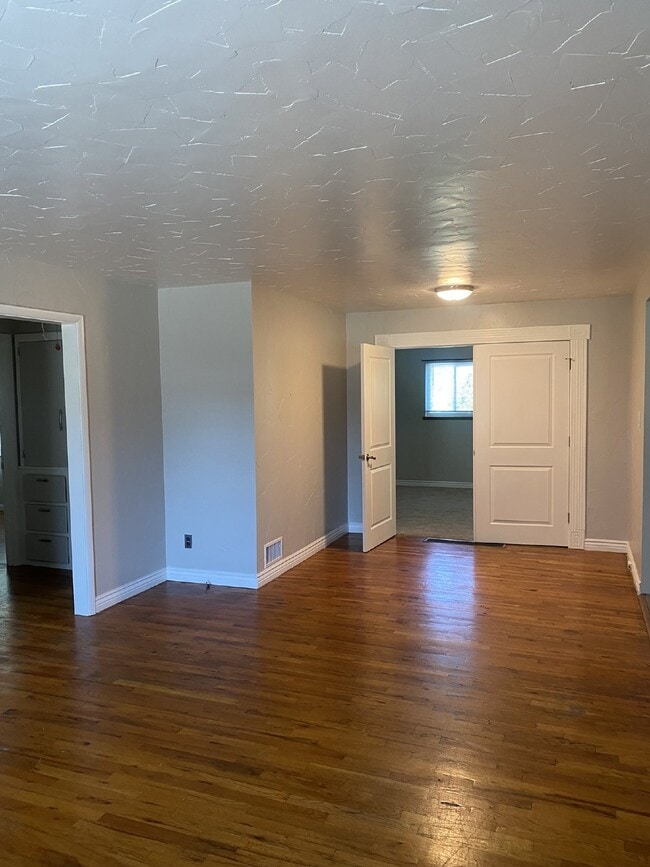 Building Photo - DON'T MISS OUT ON THIS!! 3BD/1BA Single Fa...