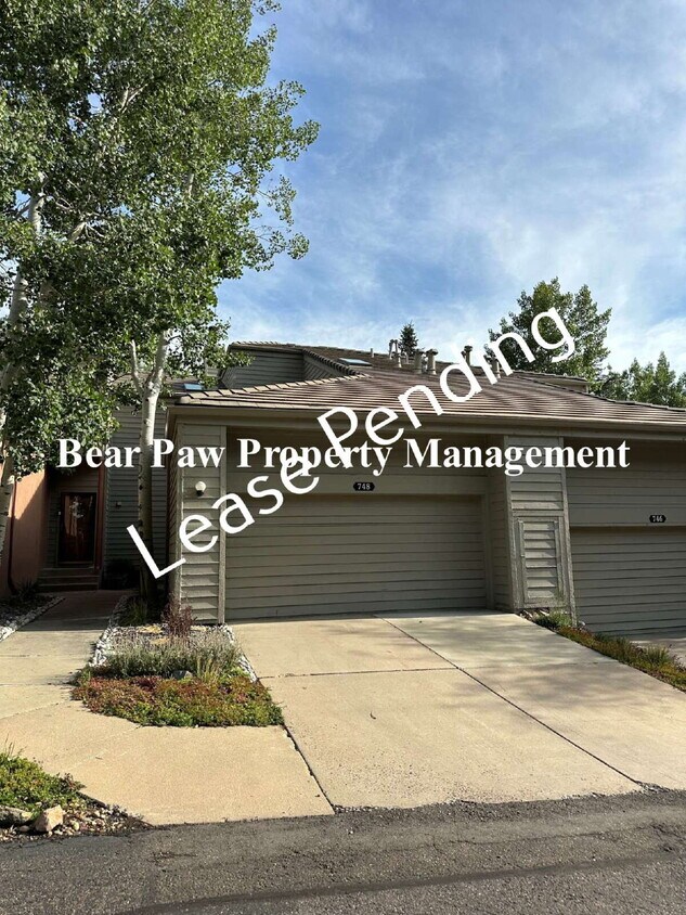 Beautiful Condo in Genesee!! - Beautiful Condo in Genesee!!