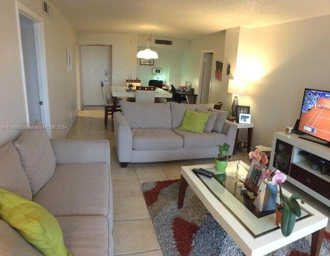 Foto del edificio - 3475 North Country Club Drive Apt #507, Mi...