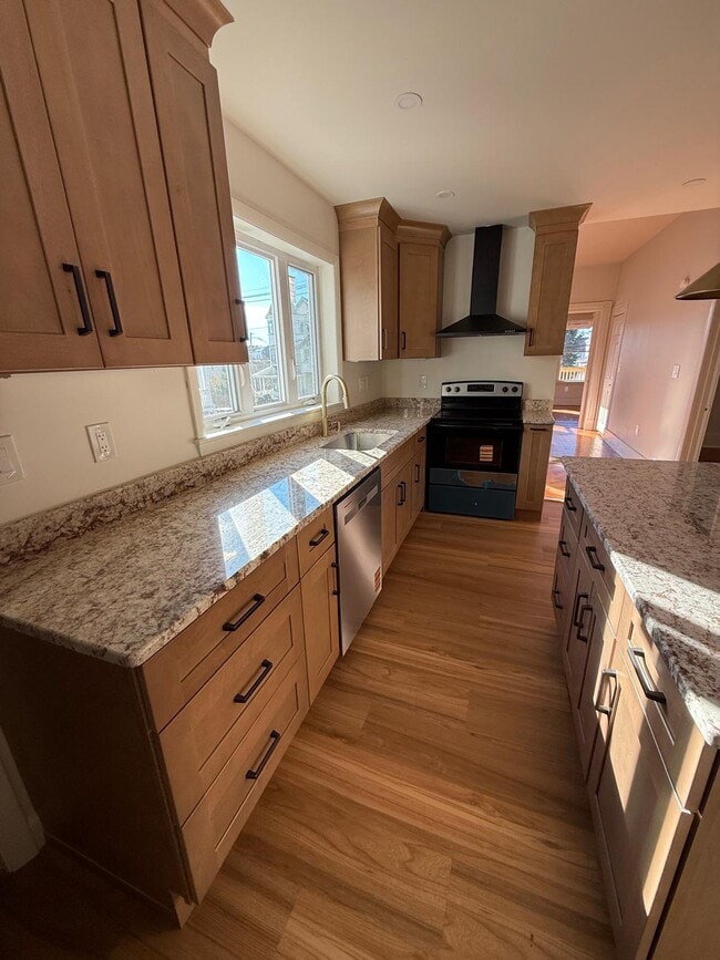 Building Photo - 62 Locust St