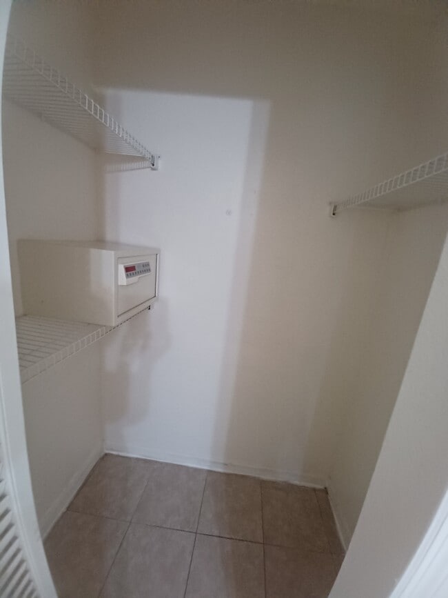 Building Photo - 216 Orchid Dr