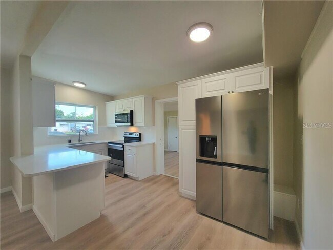 Building Photo - 6267 Hampton Dr N
