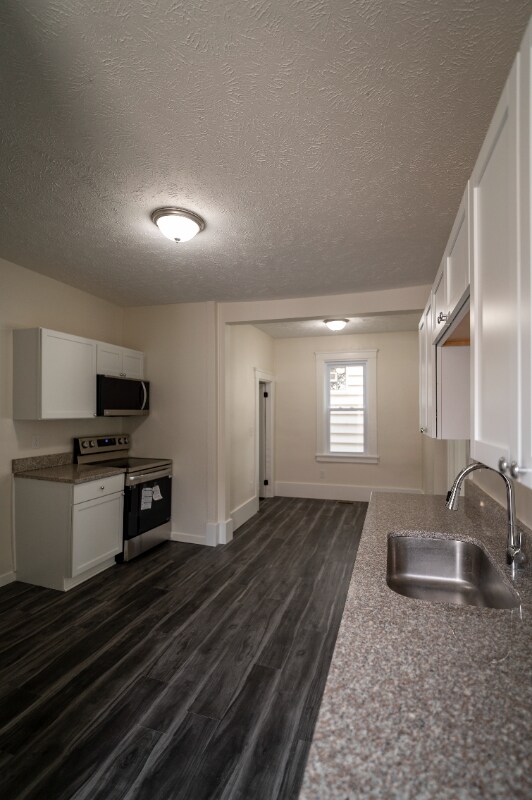 Foto principal - 1277 W 67th St