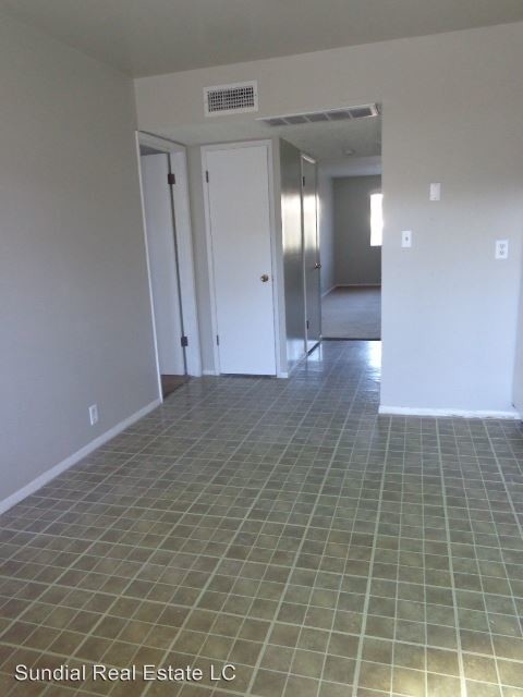 Foto del edificio - 1 br, 1 bath Apartment - 8439 E. Coronado