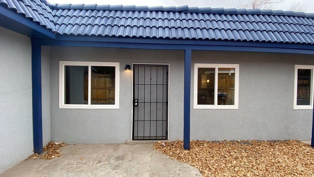 Foto principal - 12120 Menaul Blvd NE
