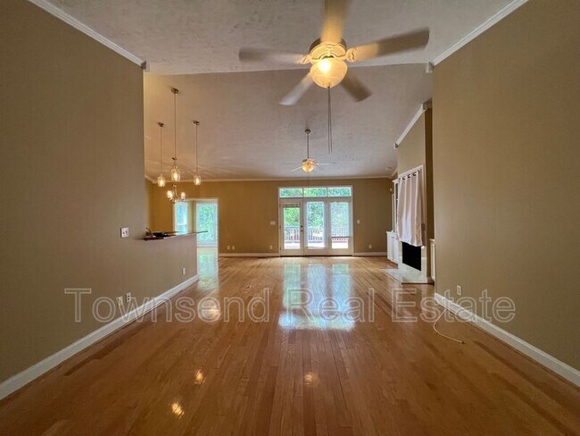 Foto del edificio - 7049 Pitcairn Dr