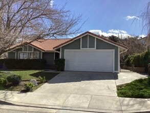 Building Photo - 4660 Grandview Dr