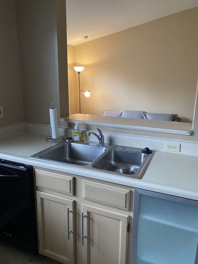 Kitchen - 3227 Bishop St