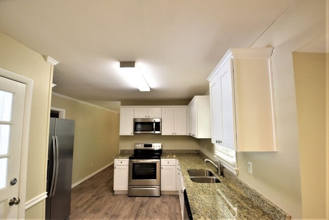 Building Photo - 686 Rollingwood Pl