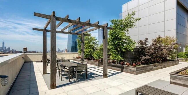 Building Photo - 3 bedroom in New York NY 10018