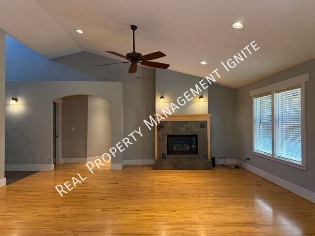 Building Photo - 2955 N W Bordeaux Ln