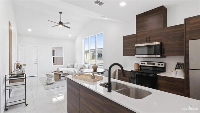 Building Photo - 12 12th St