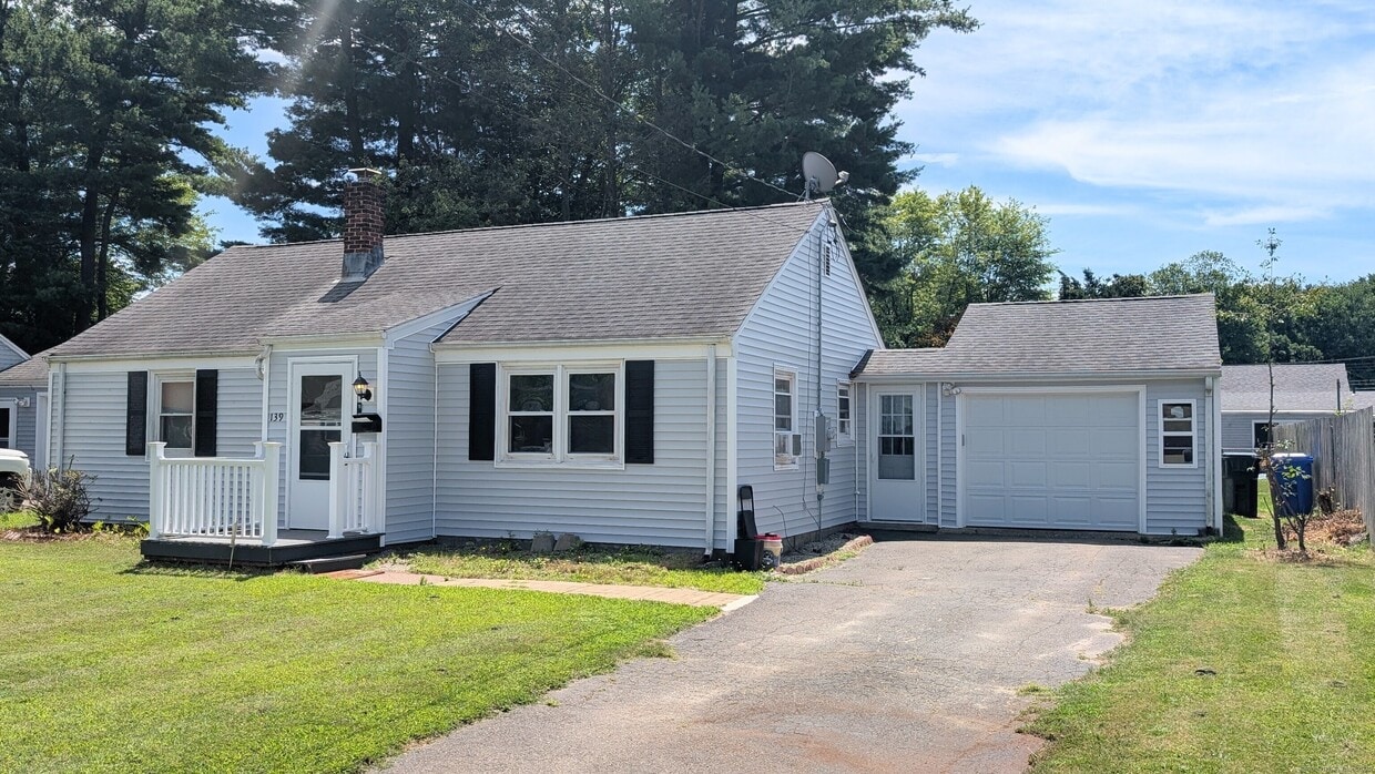 Primary Photo - 139 Crescent Dr