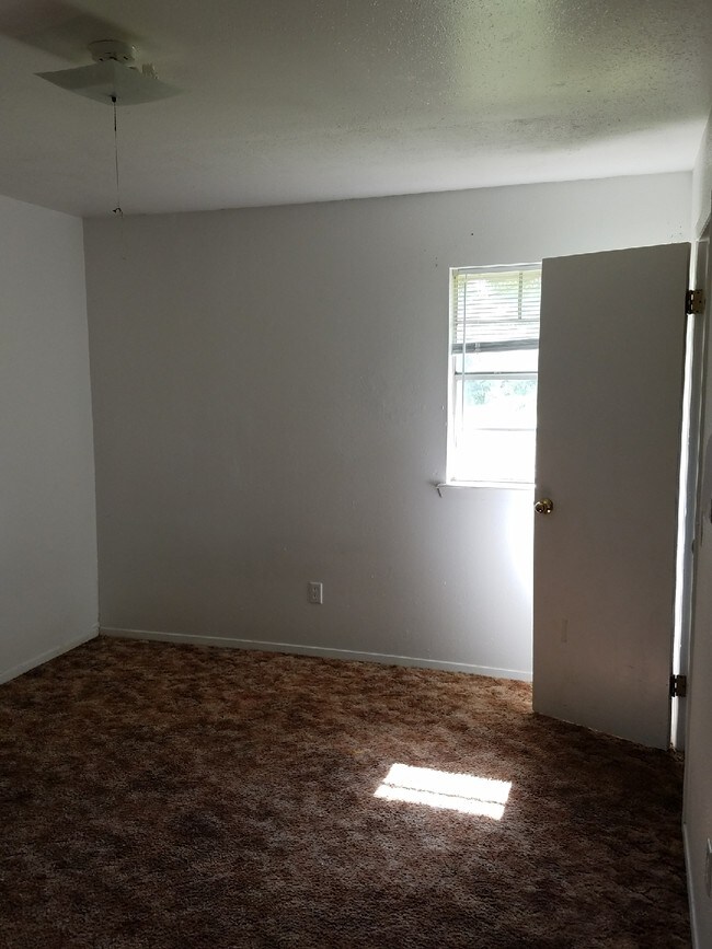 1407 W Highland Ave, Ponca City, OK 74601 Apartments 1407 W Highland