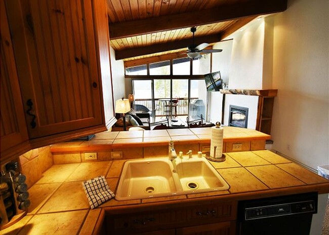 Building Photo - Winter Seasonal Rental - Dillon Pines S4