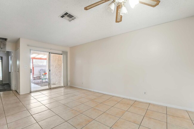 Building Photo - Spacious One-Bedroom Condo for Rent!