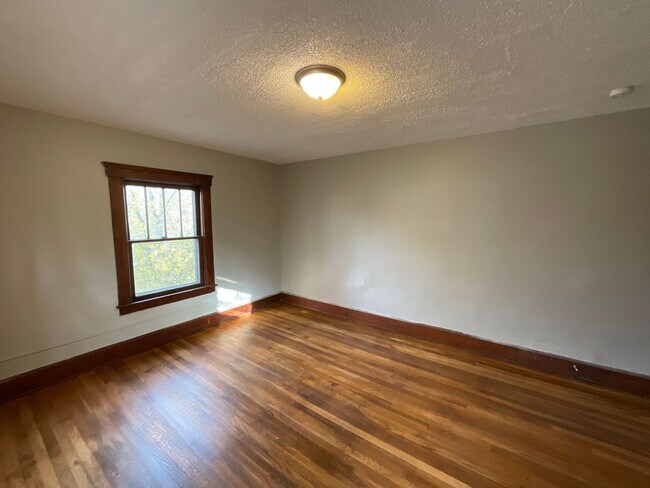 Building Photo - 210 14th Street