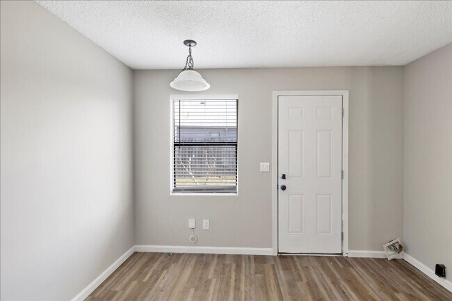 Foto del edificio - Condo for rent in Grayson Valley