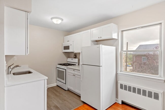 Building Photo - River Edge Commons