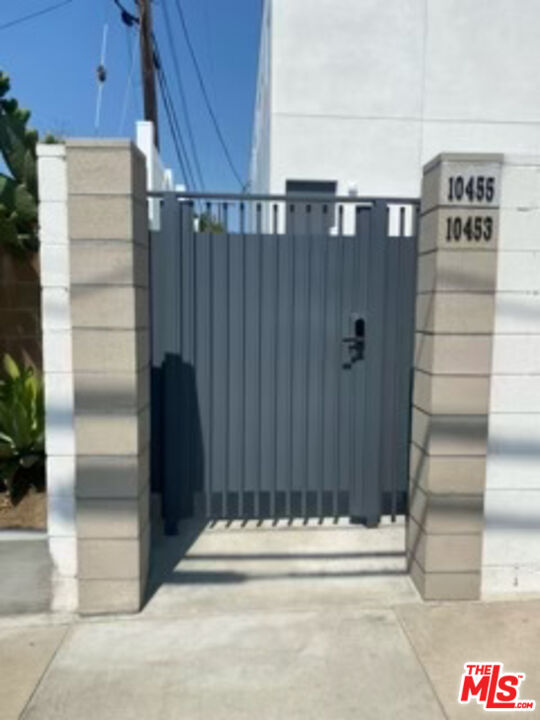 Foto del edificio - 10455 Etiwanda Ave
