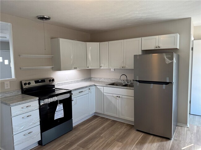 Foto del edificio - 2387 Corning Rd