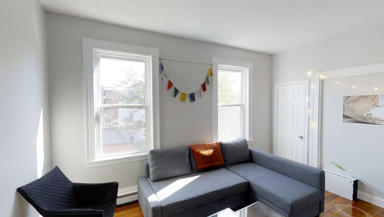 Foto principal - 9/1 Sunny, renovated 3BR near Central, Inm...