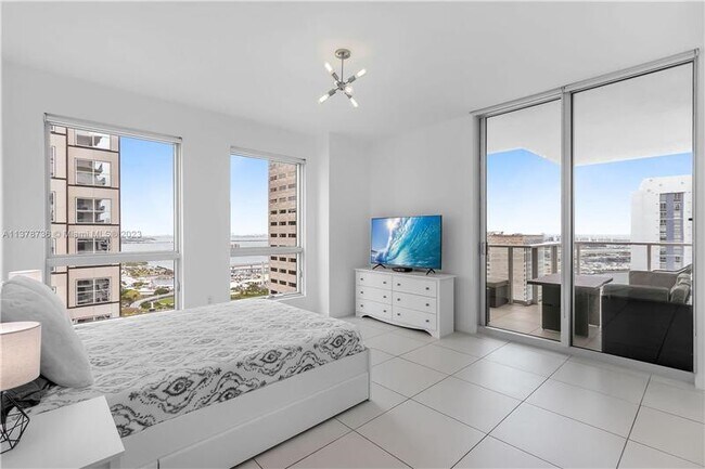 Building Photo - 300 S Biscayne Blvd