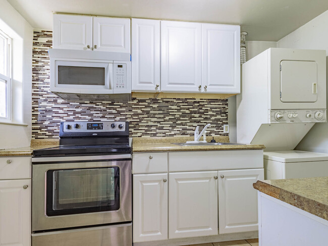Building Photo - 670 Denslowe Dr