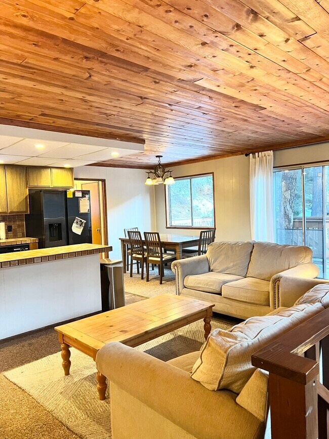 Foto del edificio - 2120 Cypress Way