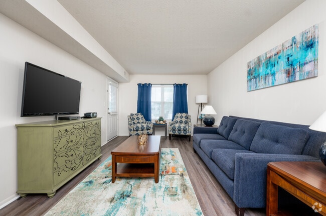 1BR, 1BA - 624SF - Living Room - Fisherman's Village