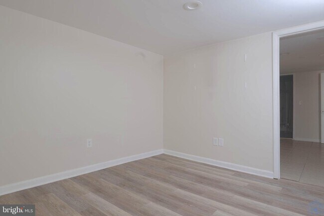 Foto del edificio - 4041 Wilkens Ave