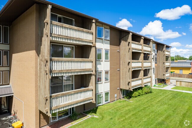 Photo du bâtiment - Lakeview Mews