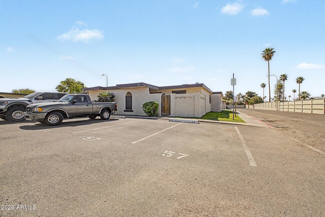 Building Photo - 830 S Dobson Rd
