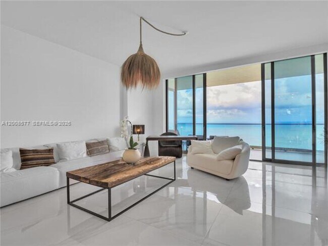 Foto del edificio - 18975 Collins Ave