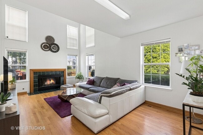 Building Photo - 1309 Newport St