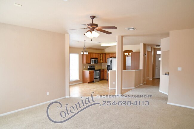 Foto del edificio - AVAILABLE NOW!!!