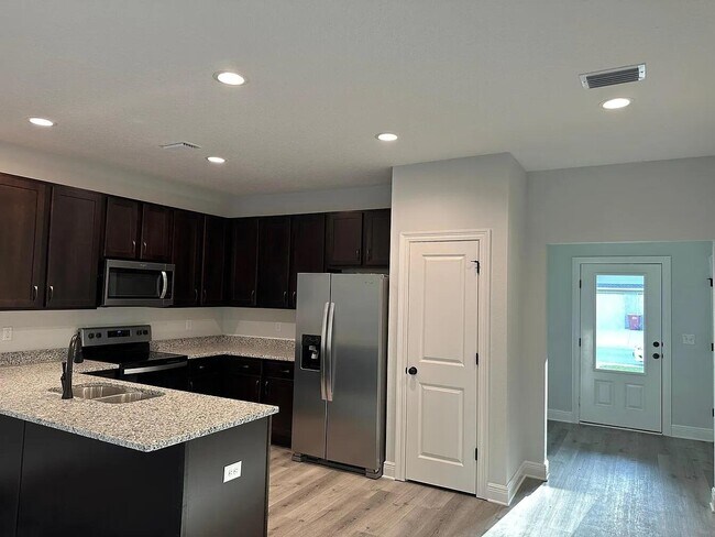 Building Photo - 1724 Sound Haven Ct